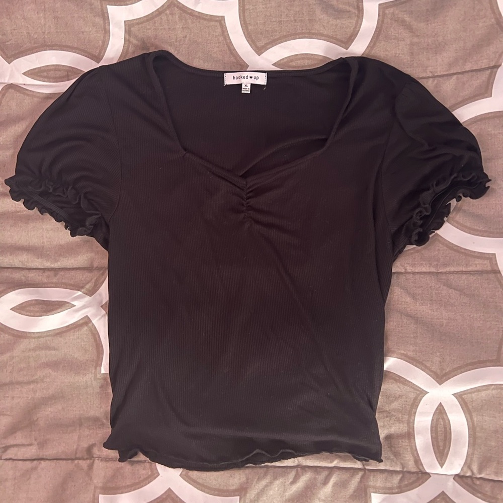 ribbed ruffle-sleeve black crop top